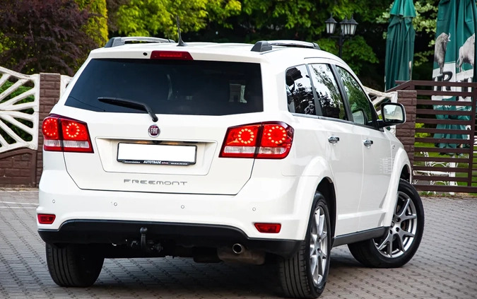 Fiat Freemont cena 48900 przebieg: 205000, rok produkcji 2015 z Nowy Sącz małe 781